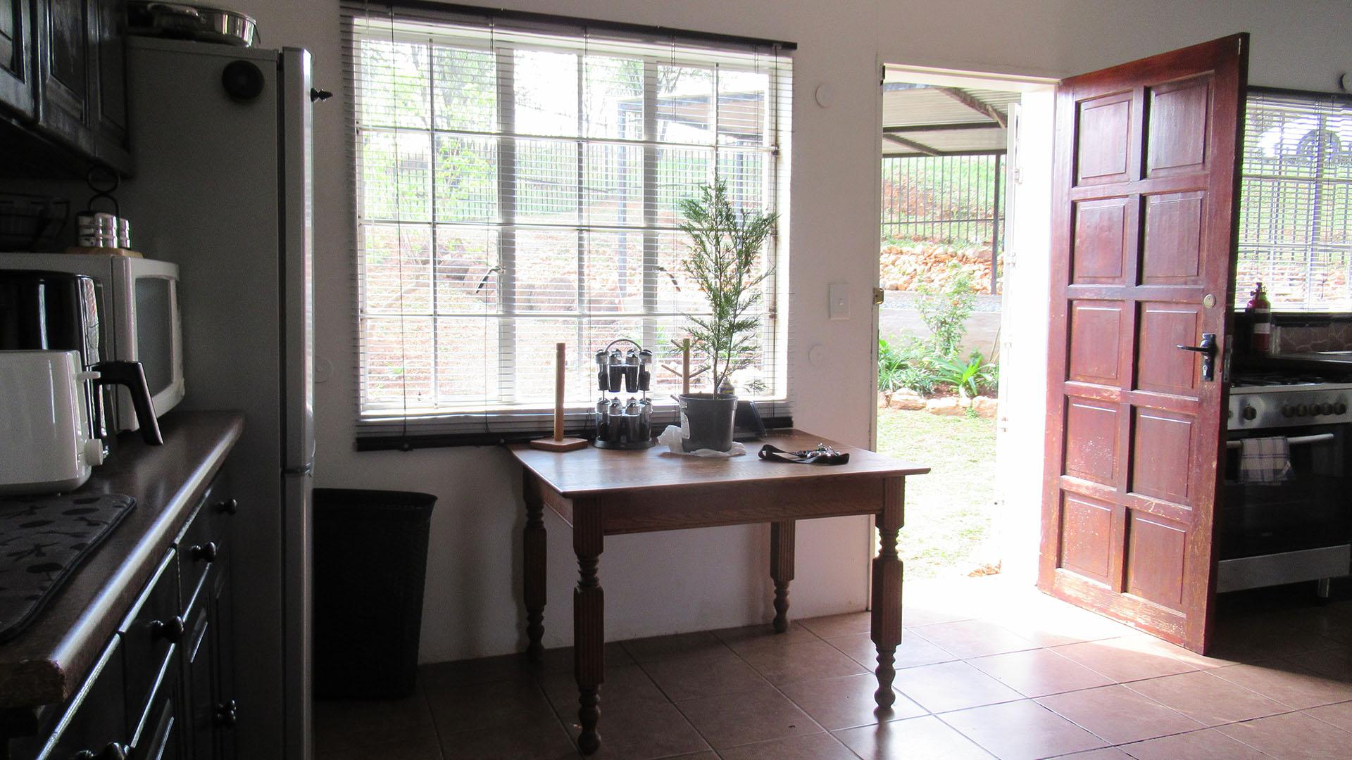 Lounges - 42 square meters of property in Vaal Oewer