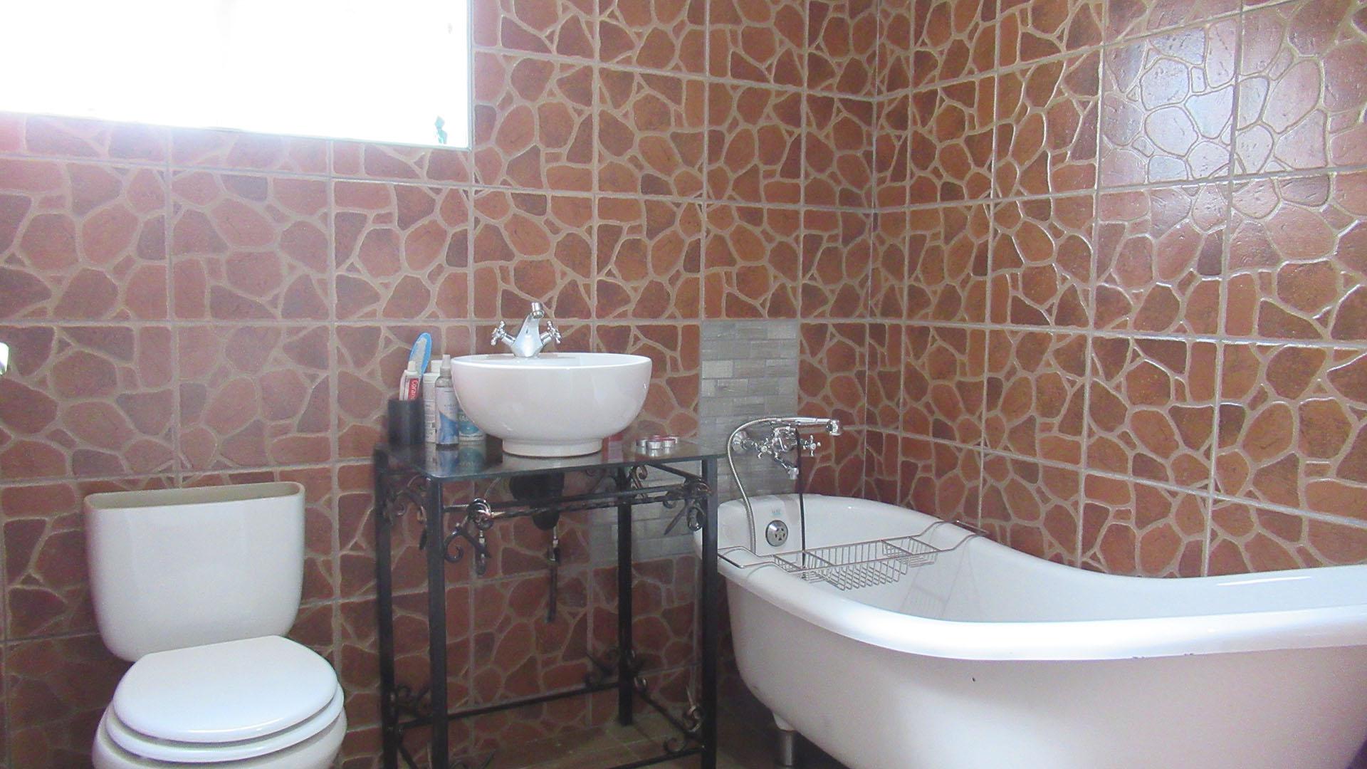 Bathroom 2 - 5 square meters of property in Vaal Oewer