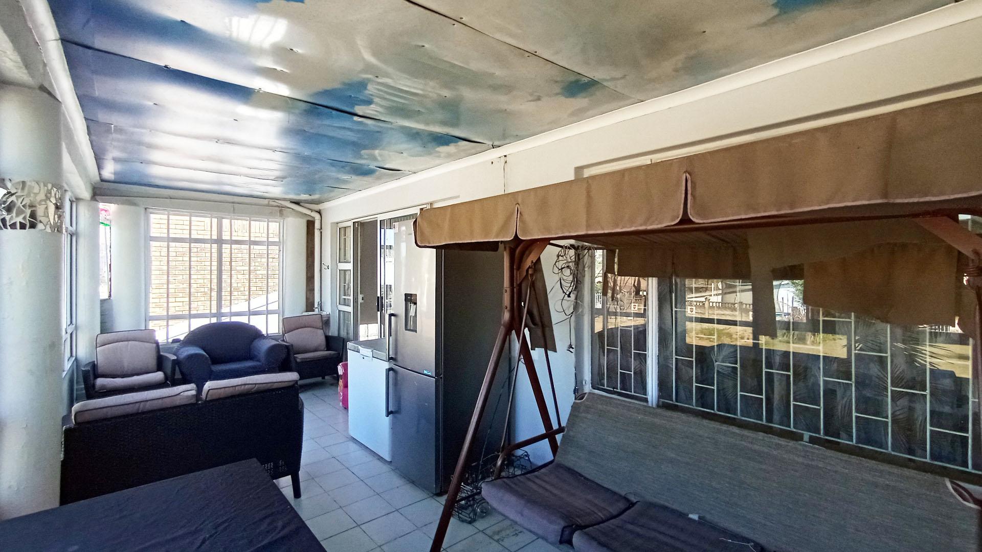 Spaces - 5 square meters of property in Crossmoor