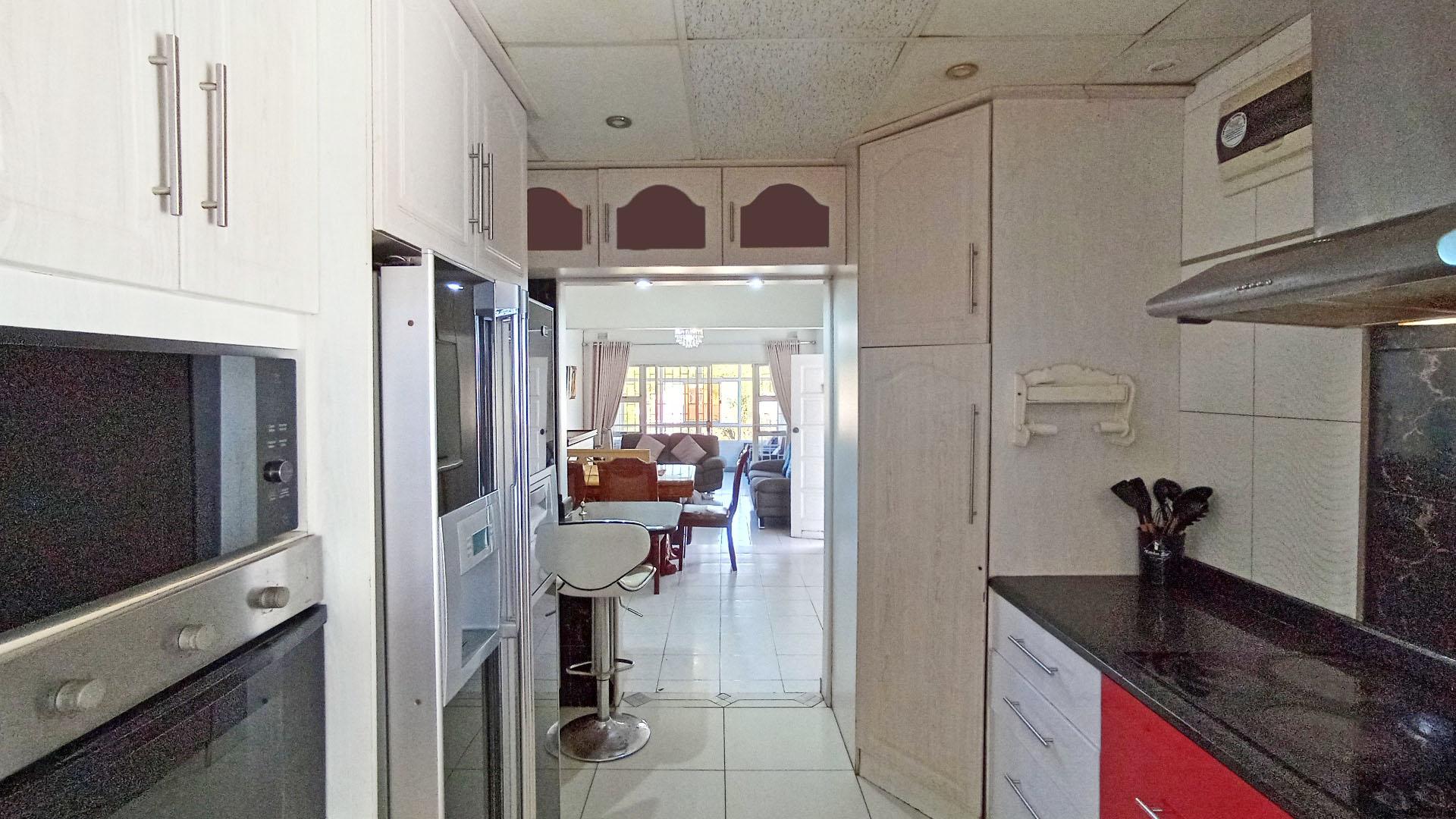 Kitchen - 20 square meters of property in Crossmoor