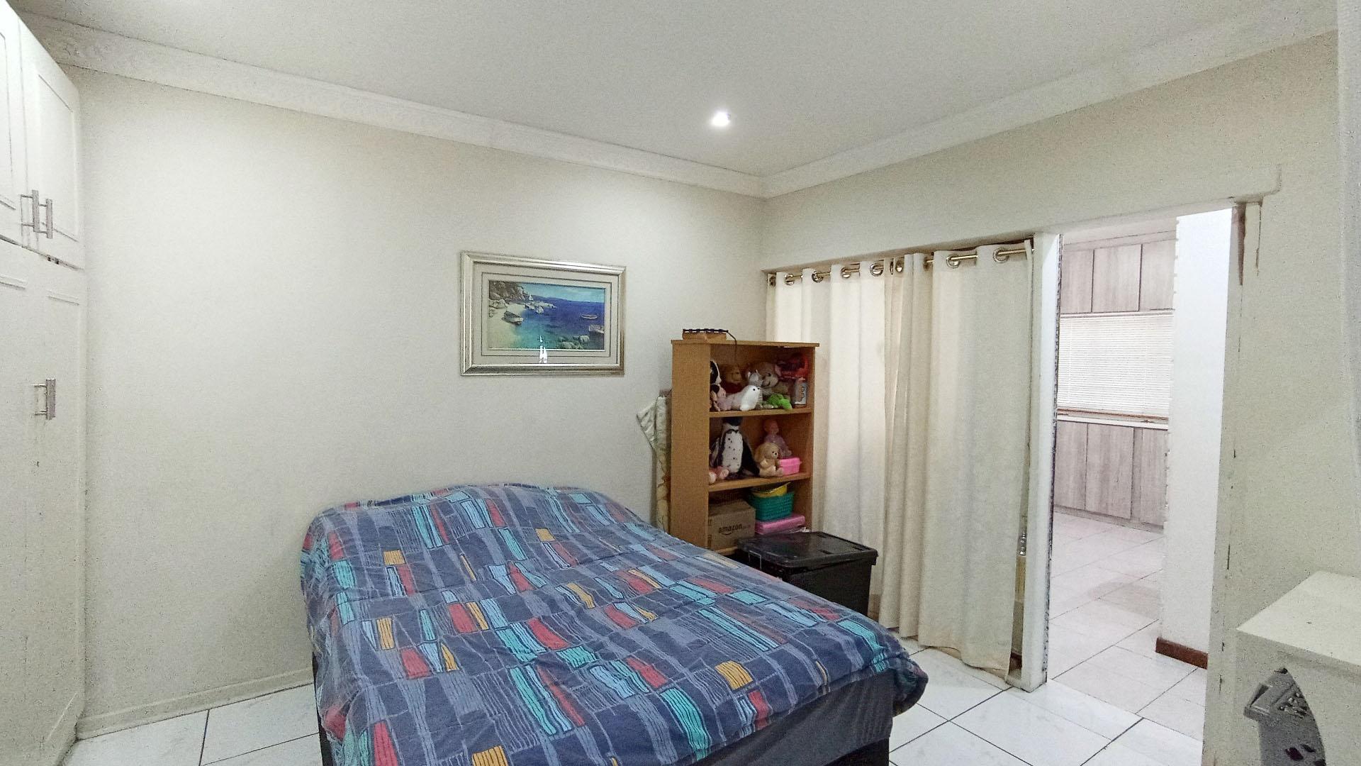 Bed Room 2 - 13 square meters of property in Crossmoor