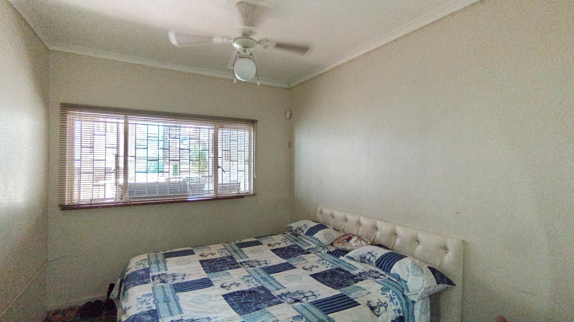 Bed Room 3 - 9 square meters of property in Crossmoor