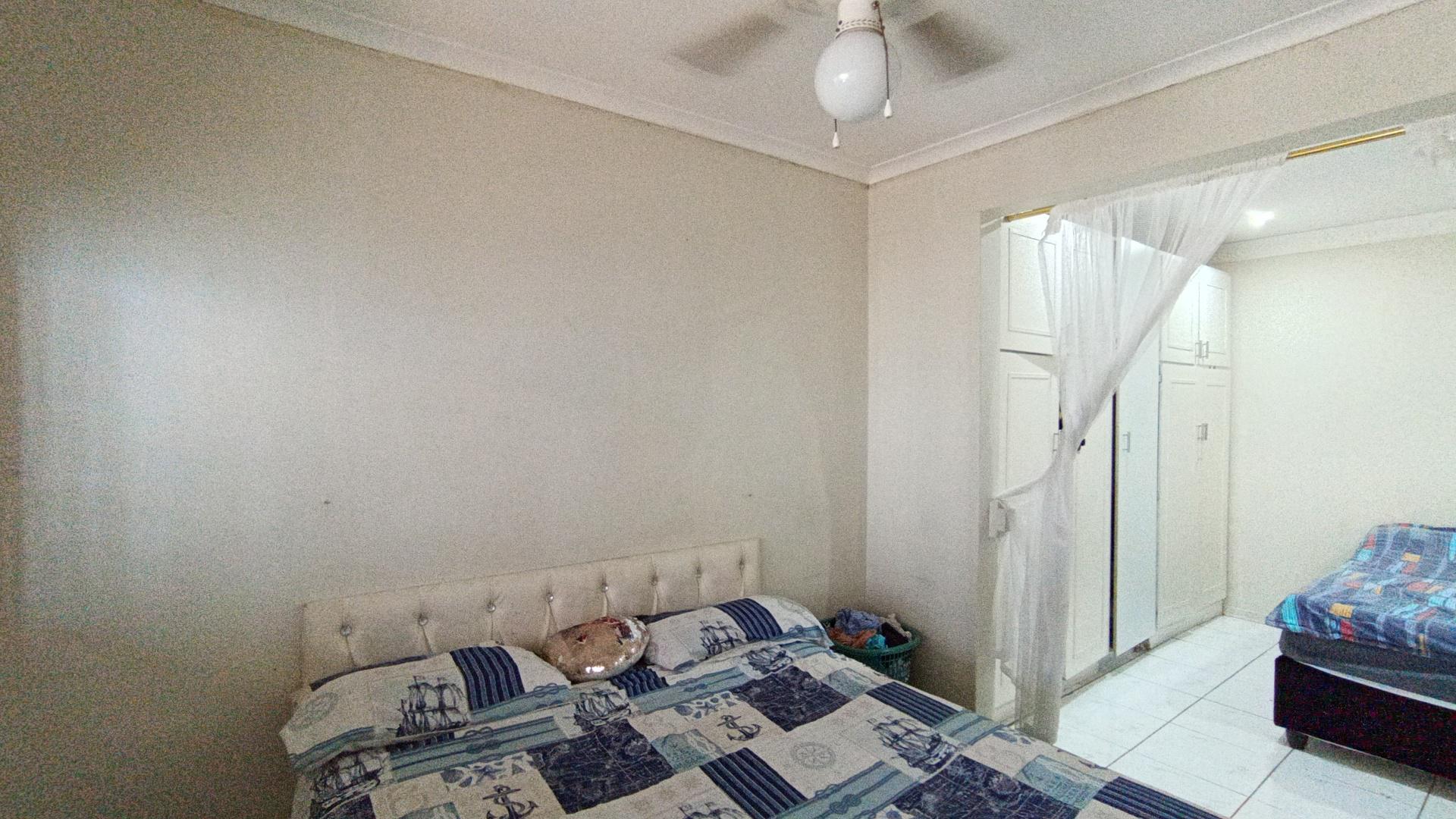 Bed Room 3 - 9 square meters of property in Crossmoor