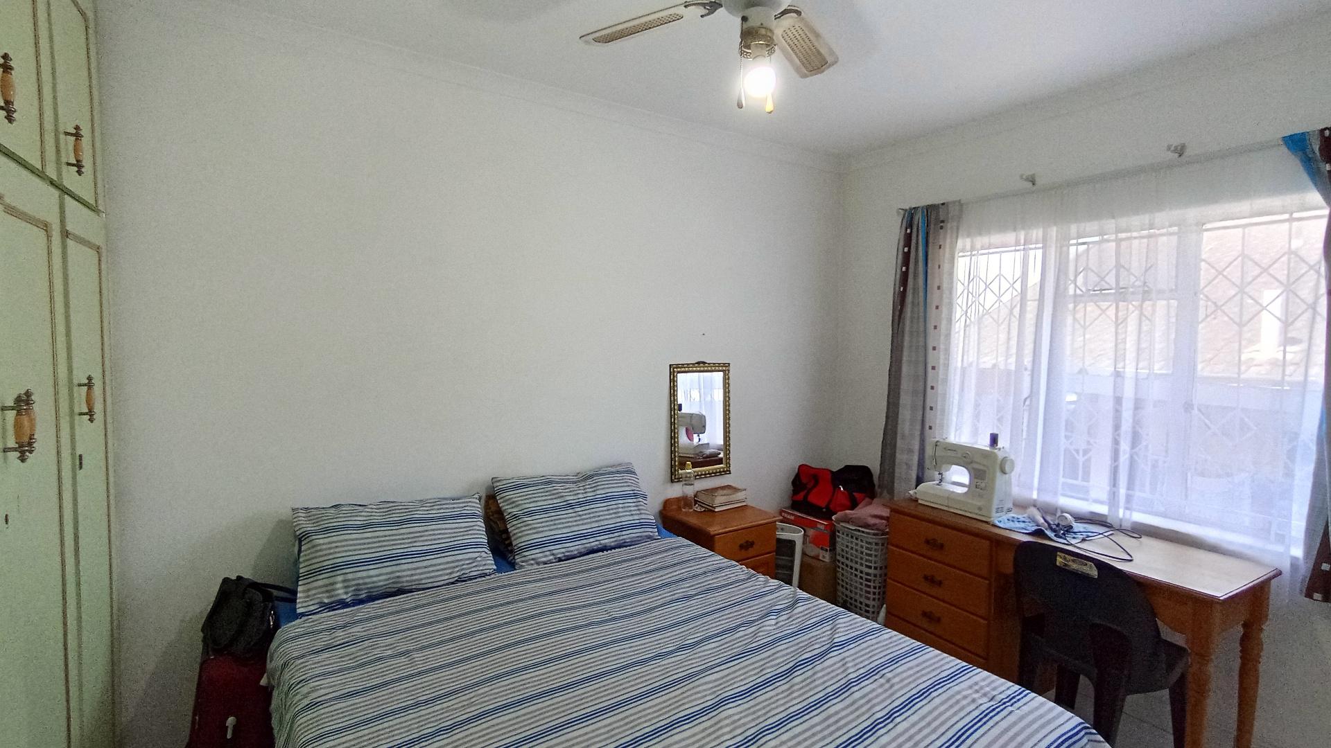 Flatlet - 38 square meters of property in Crossmoor