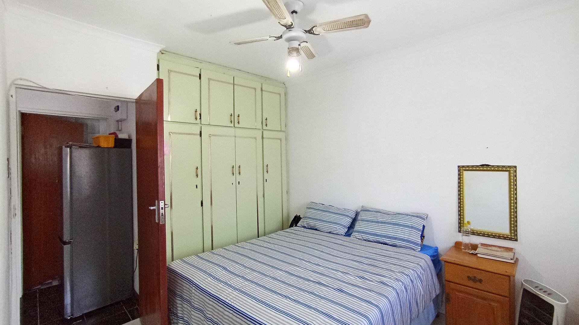 Flatlet - 38 square meters of property in Crossmoor