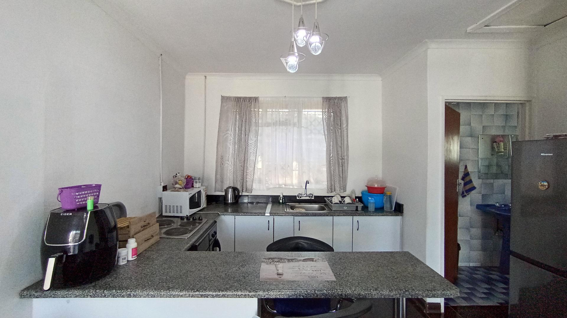 Kitchen - 20 square meters of property in Crossmoor