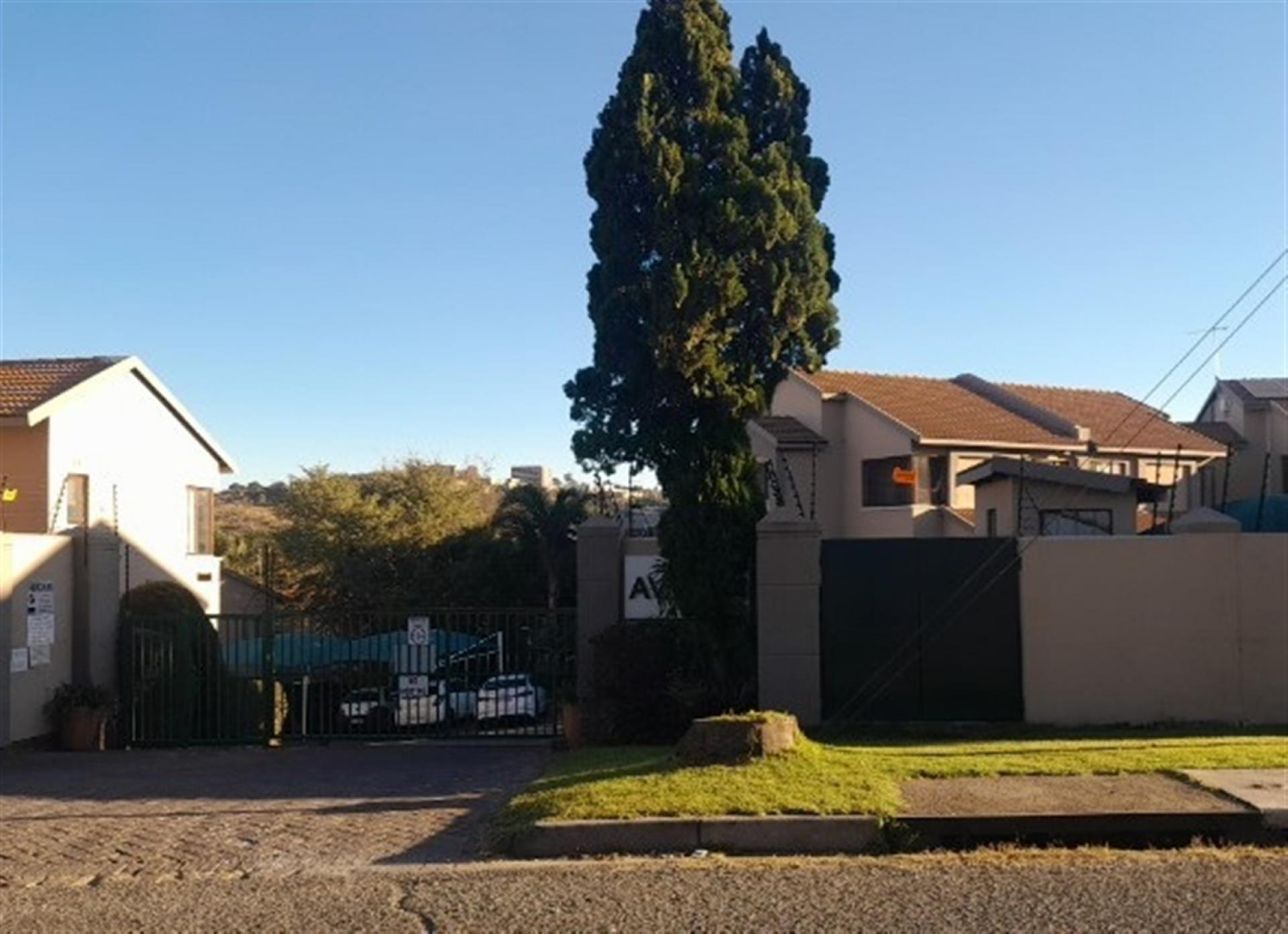 Front View of property in Winchester Hills