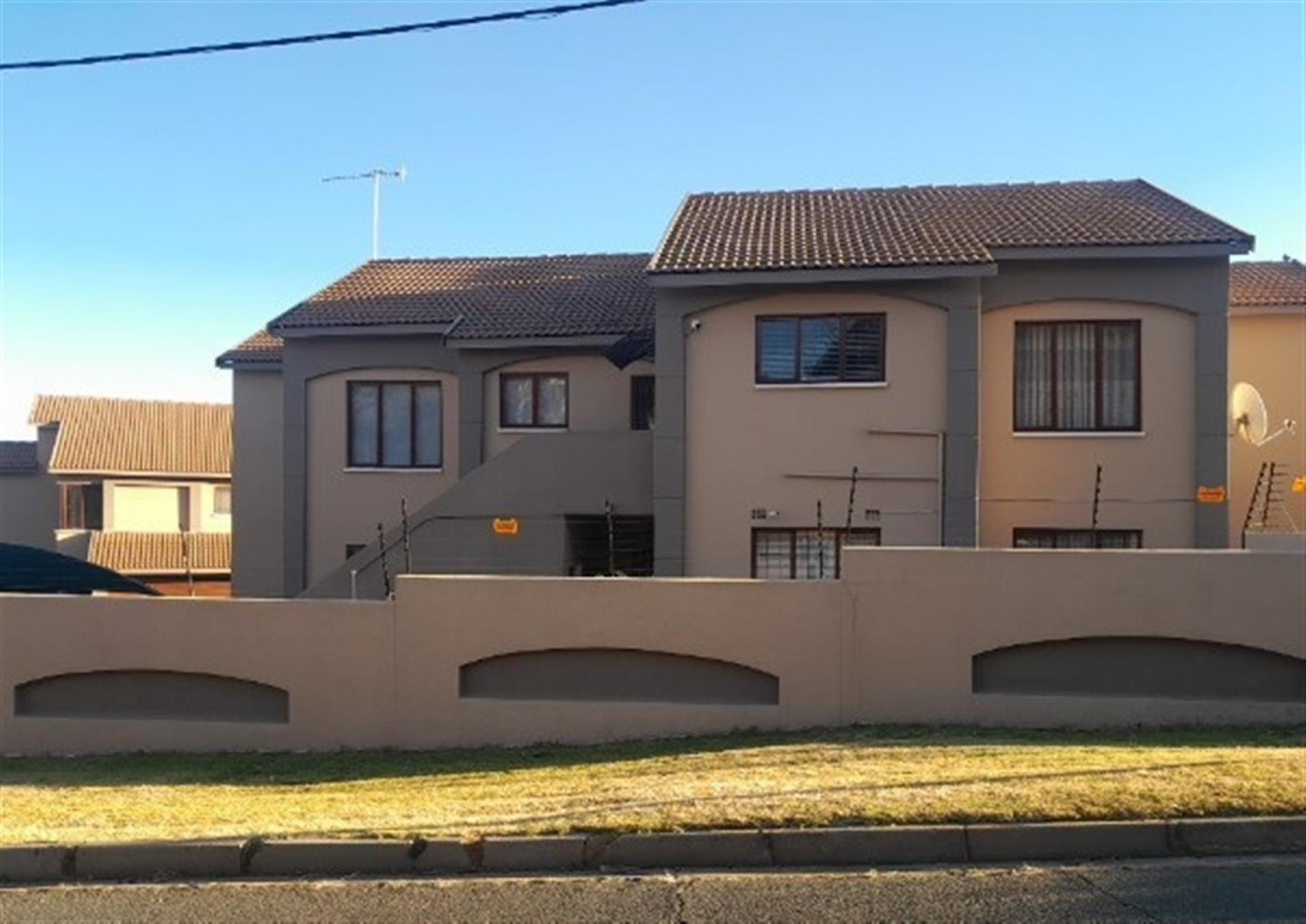 Front View of property in Winchester Hills