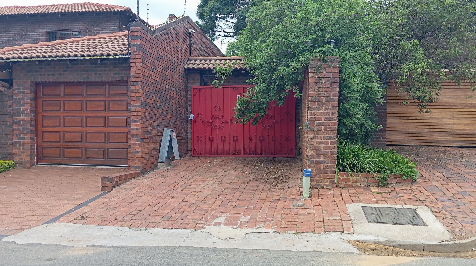 Front View of property in Orchards