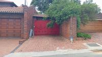 Front View of property in Orchards
