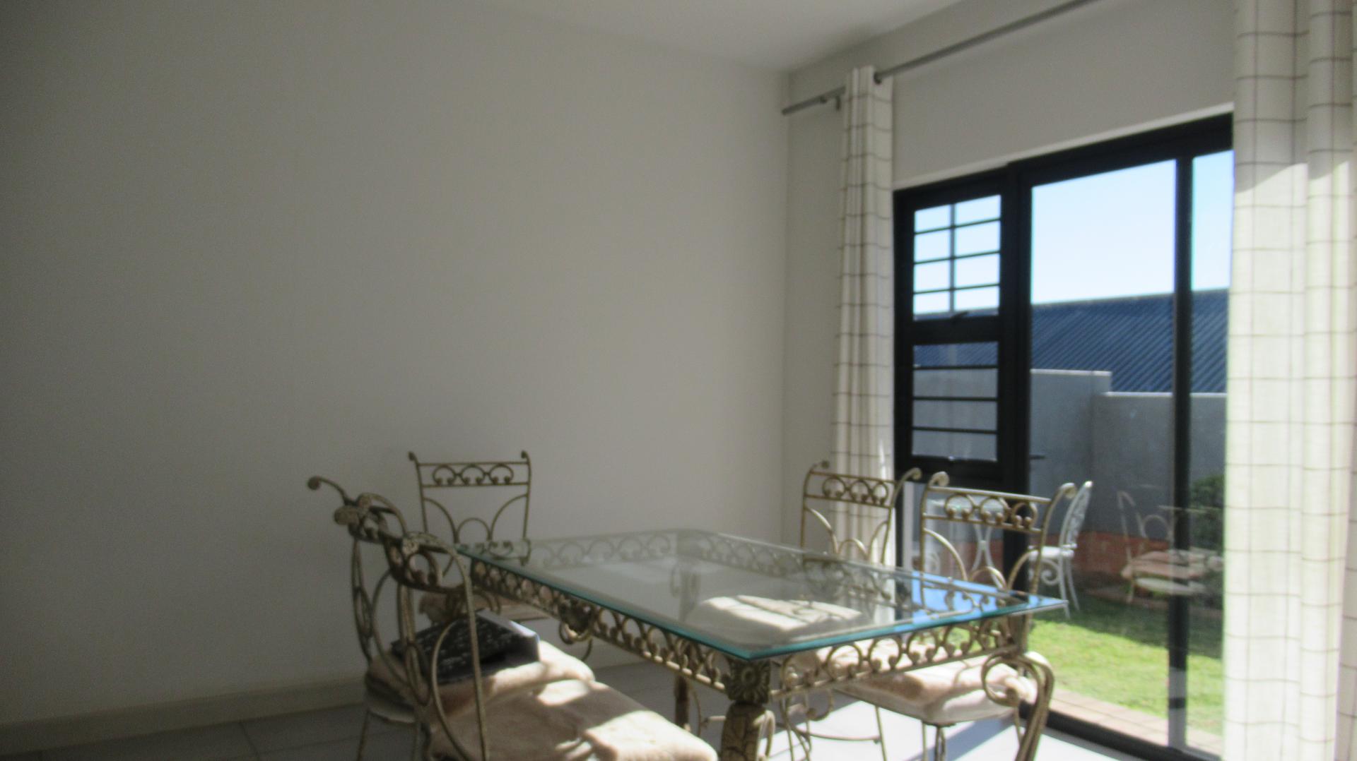 Lounges - 28 square meters of property in Homes Haven