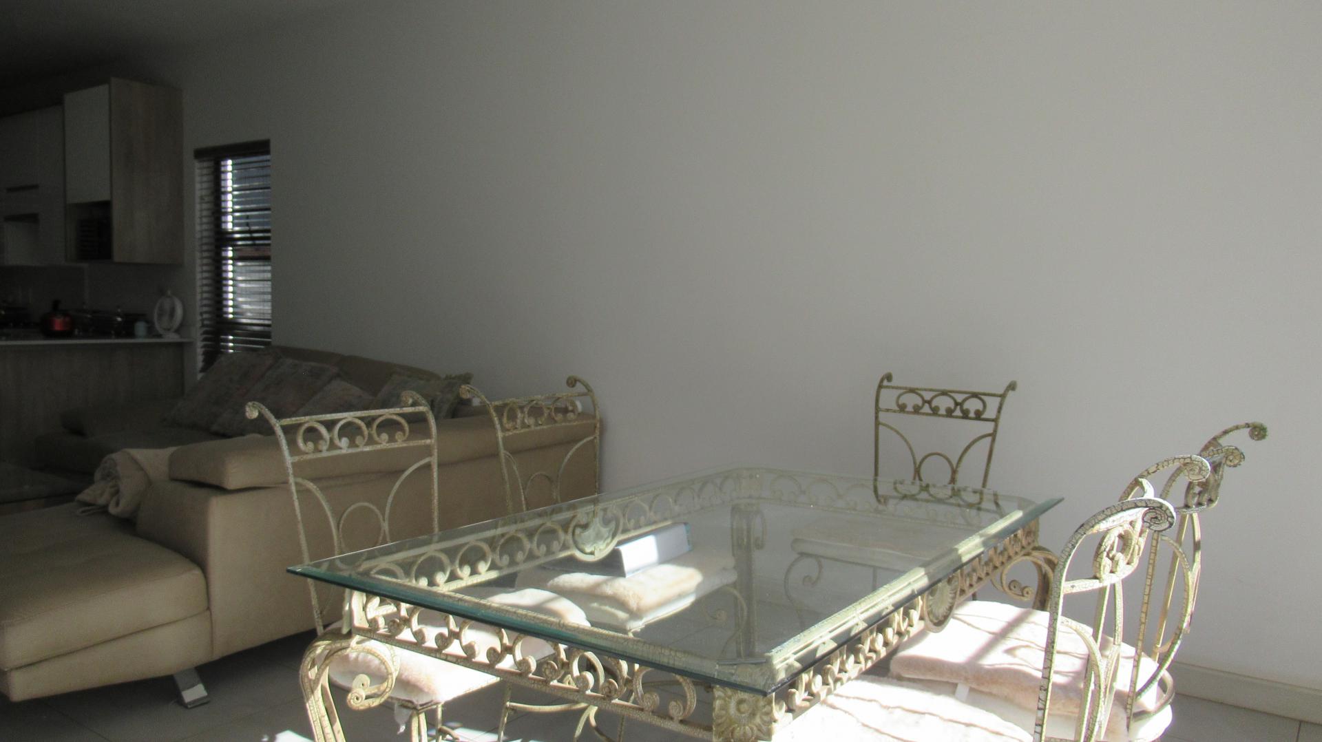 Lounges - 28 square meters of property in Homes Haven