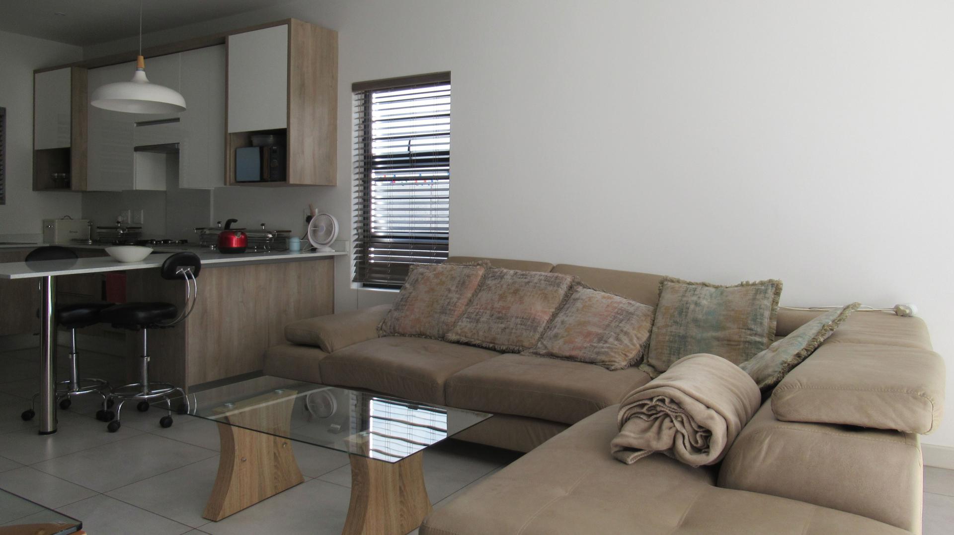 Lounges - 28 square meters of property in Homes Haven