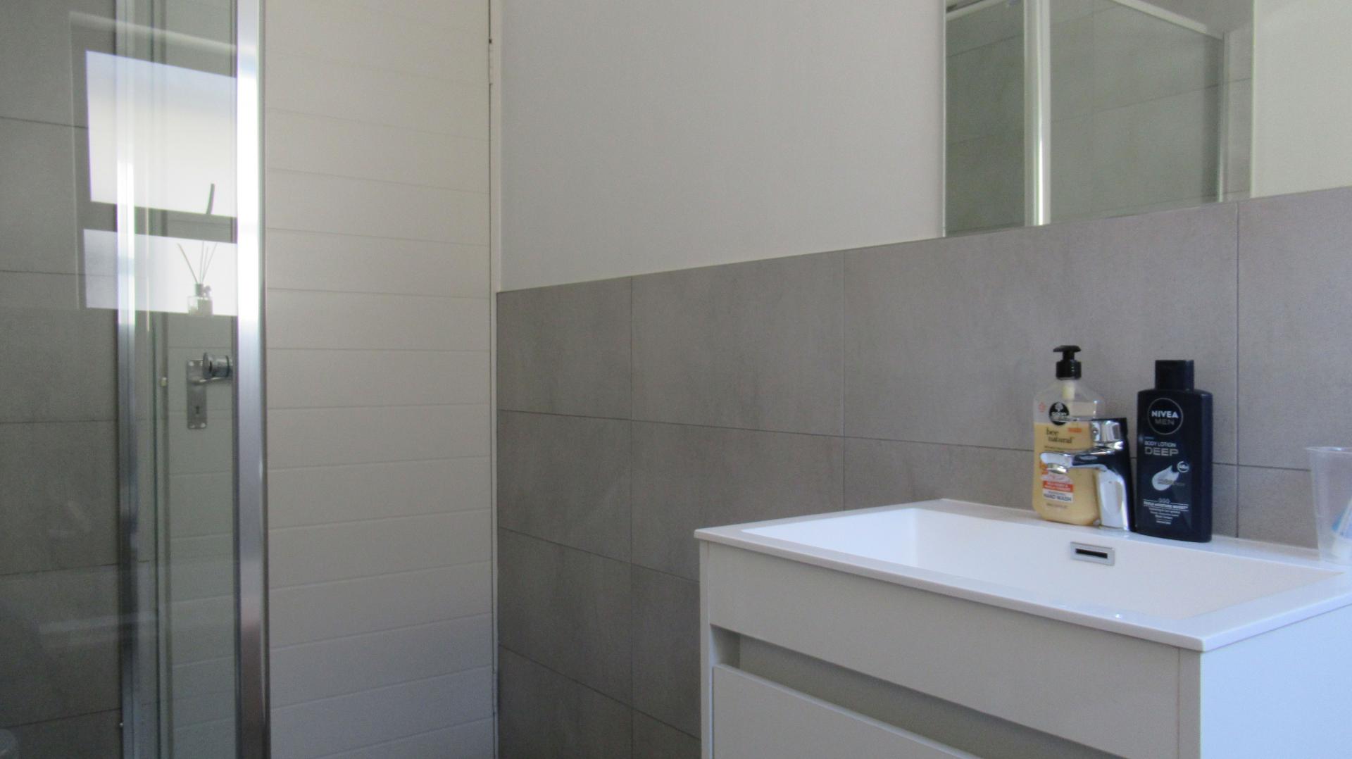Bathroom 1 - 6 square meters of property in Homes Haven