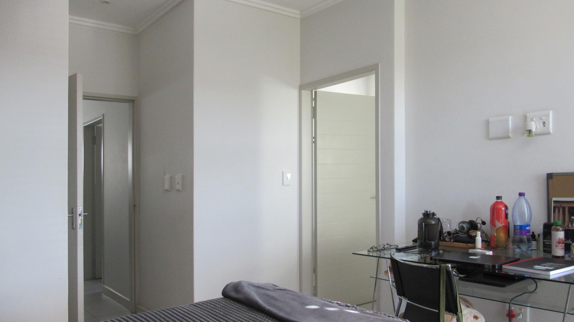 Main Bedroom - 20 square meters of property in Homes Haven