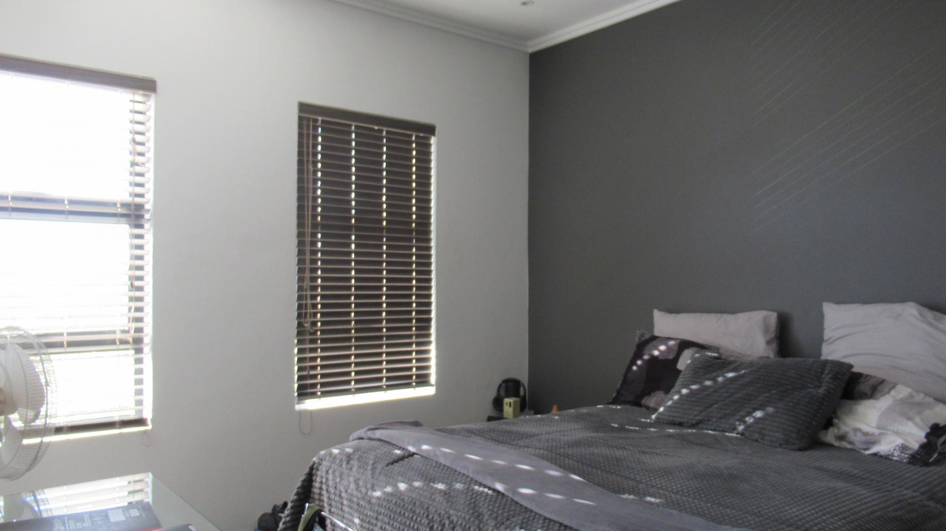 Main Bedroom - 20 square meters of property in Homes Haven