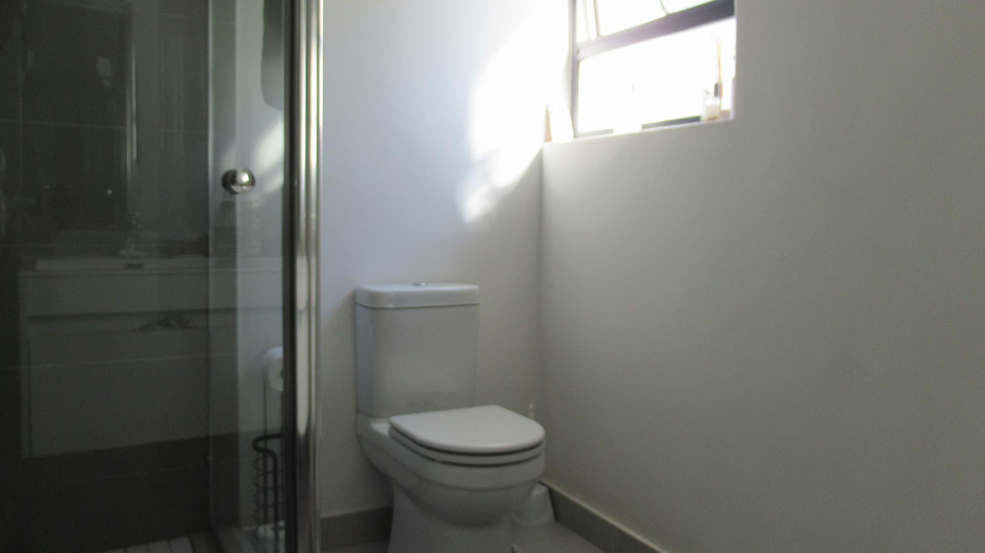 Main Bathroom - 7 square meters of property in Homes Haven