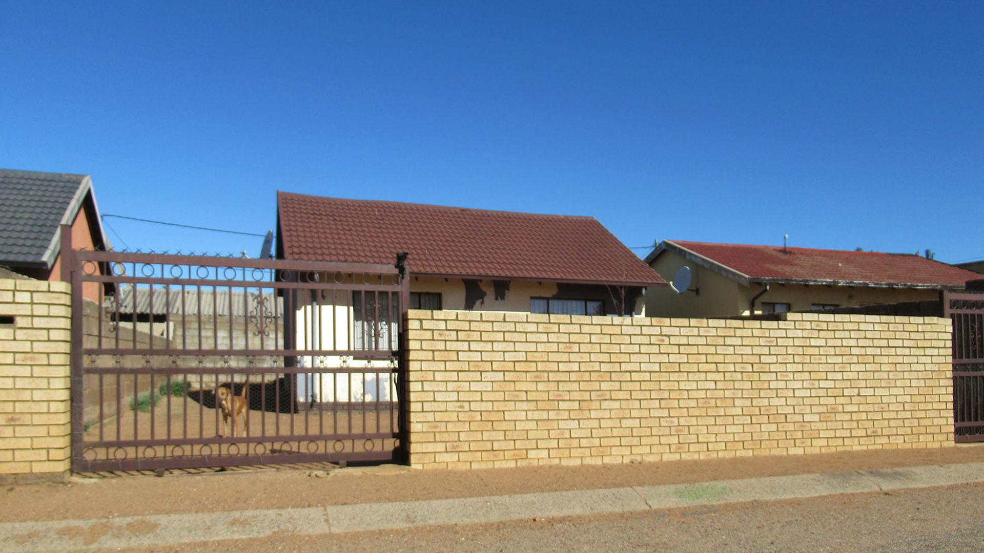 Front View of property in Mohlakeng