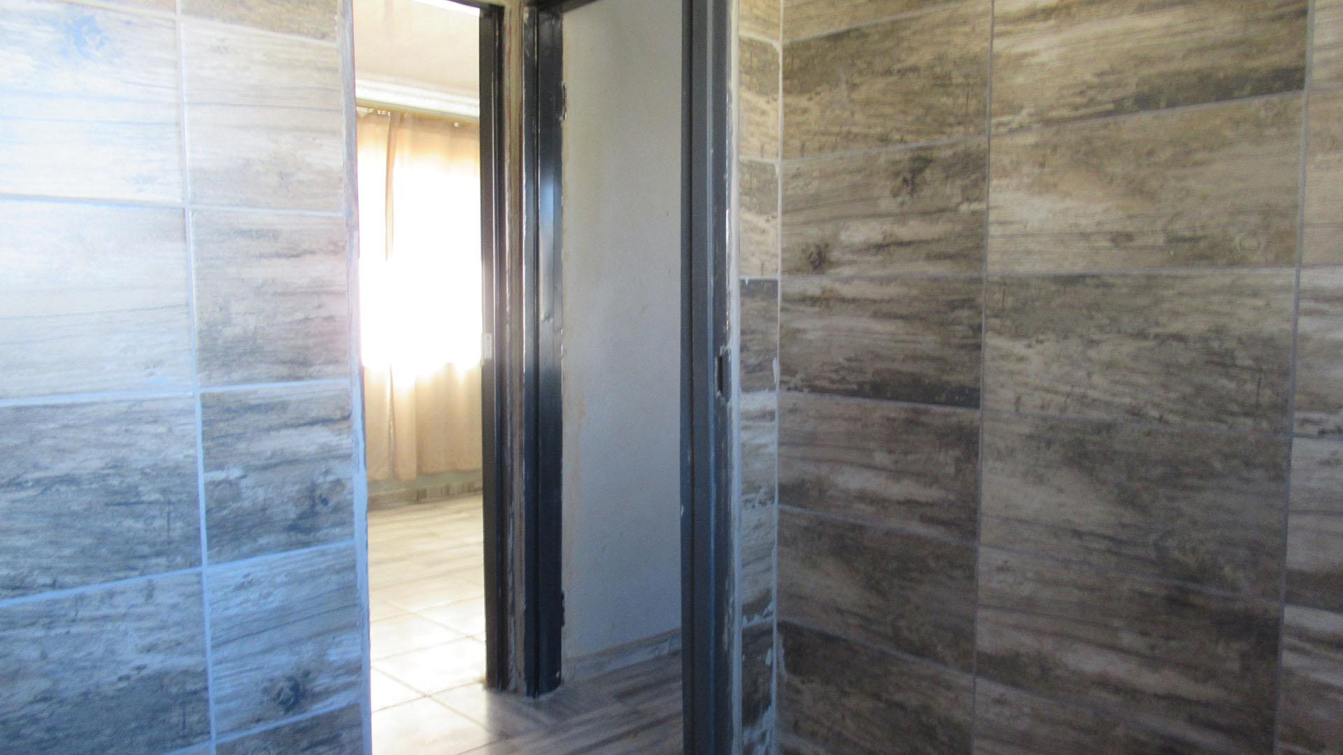 Bathroom 1 - 5 square meters of property in Mohlakeng