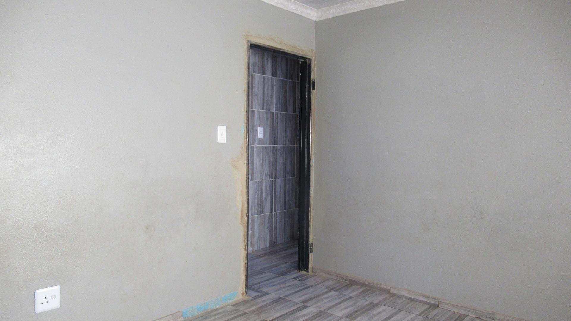 Bed Room 2 - 10 square meters of property in Mohlakeng