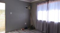 Lounges - 14 square meters of property in Mohlakeng