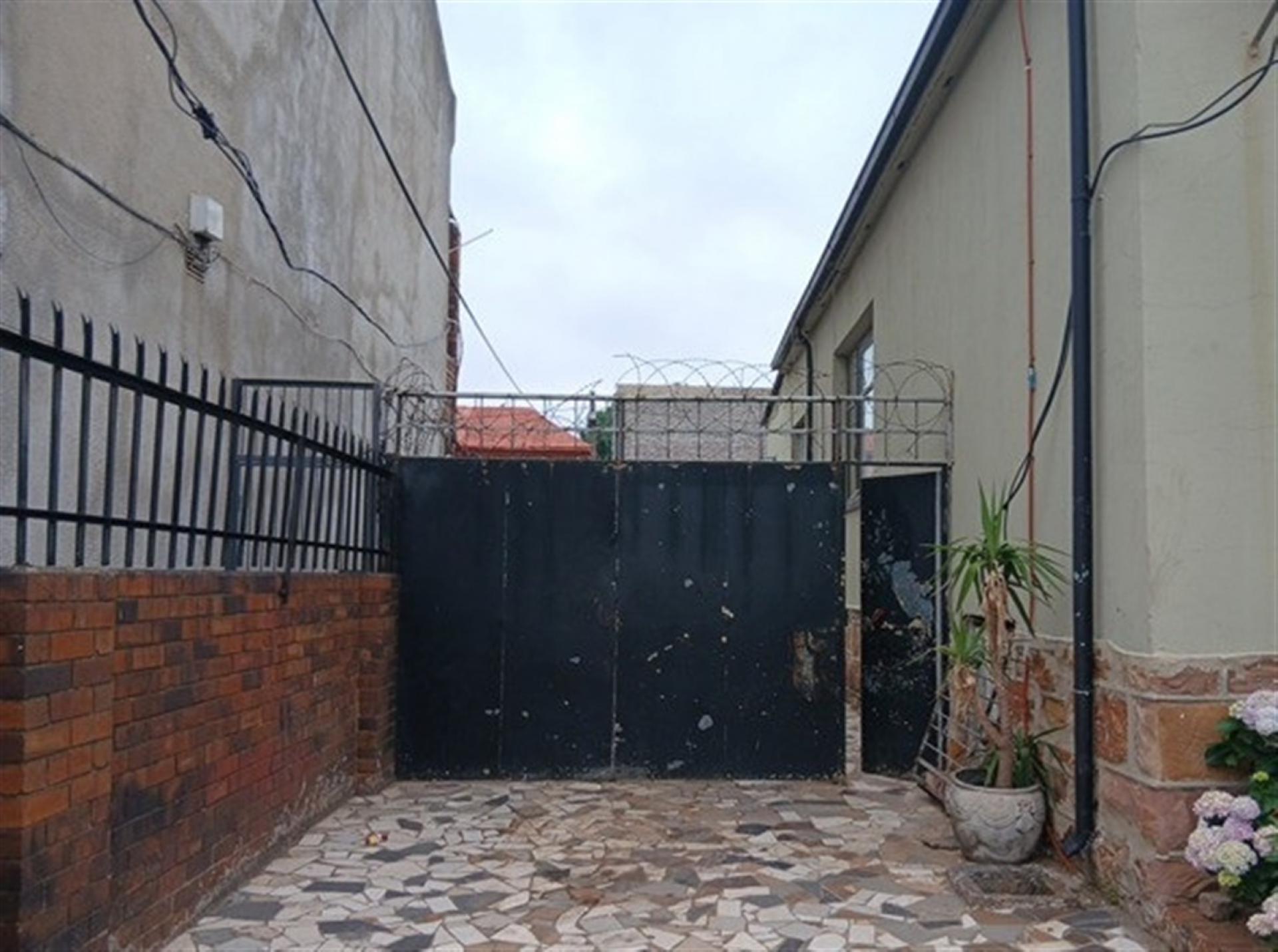 Front View of property in Troyeville