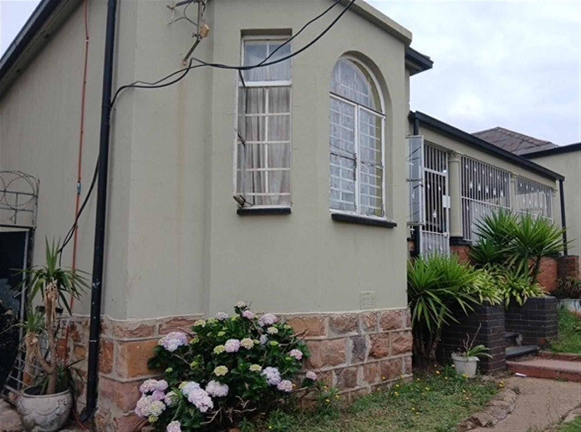 Front View of property in Troyeville