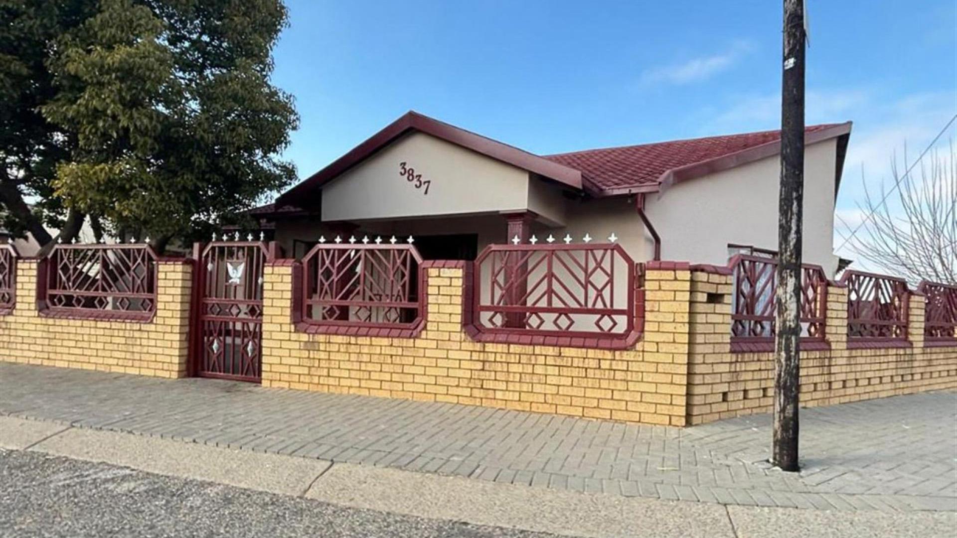 Front View of property in Randfontein