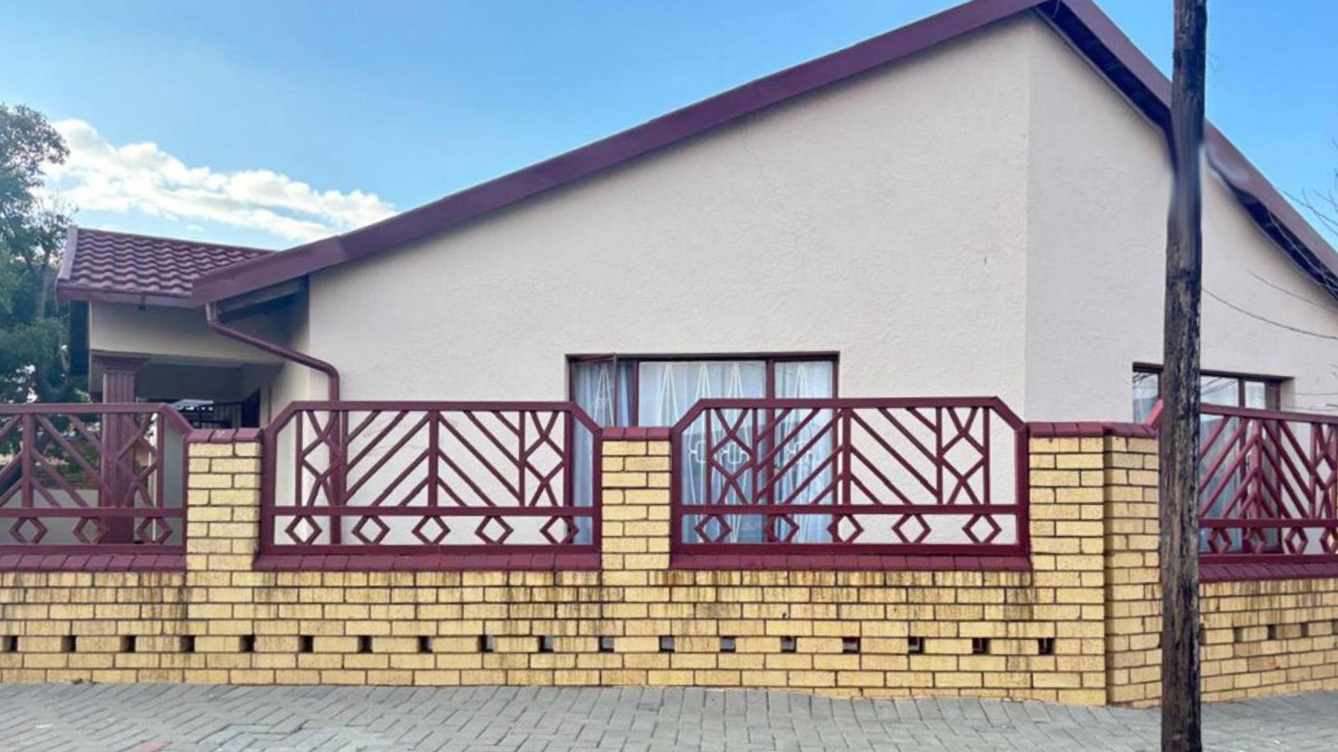 Front View of property in Randfontein