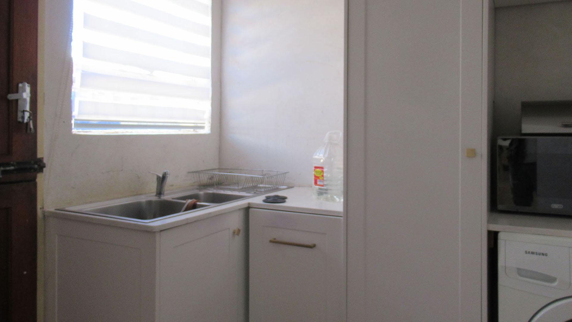 Scullery - 5 square meters of property in Wilropark