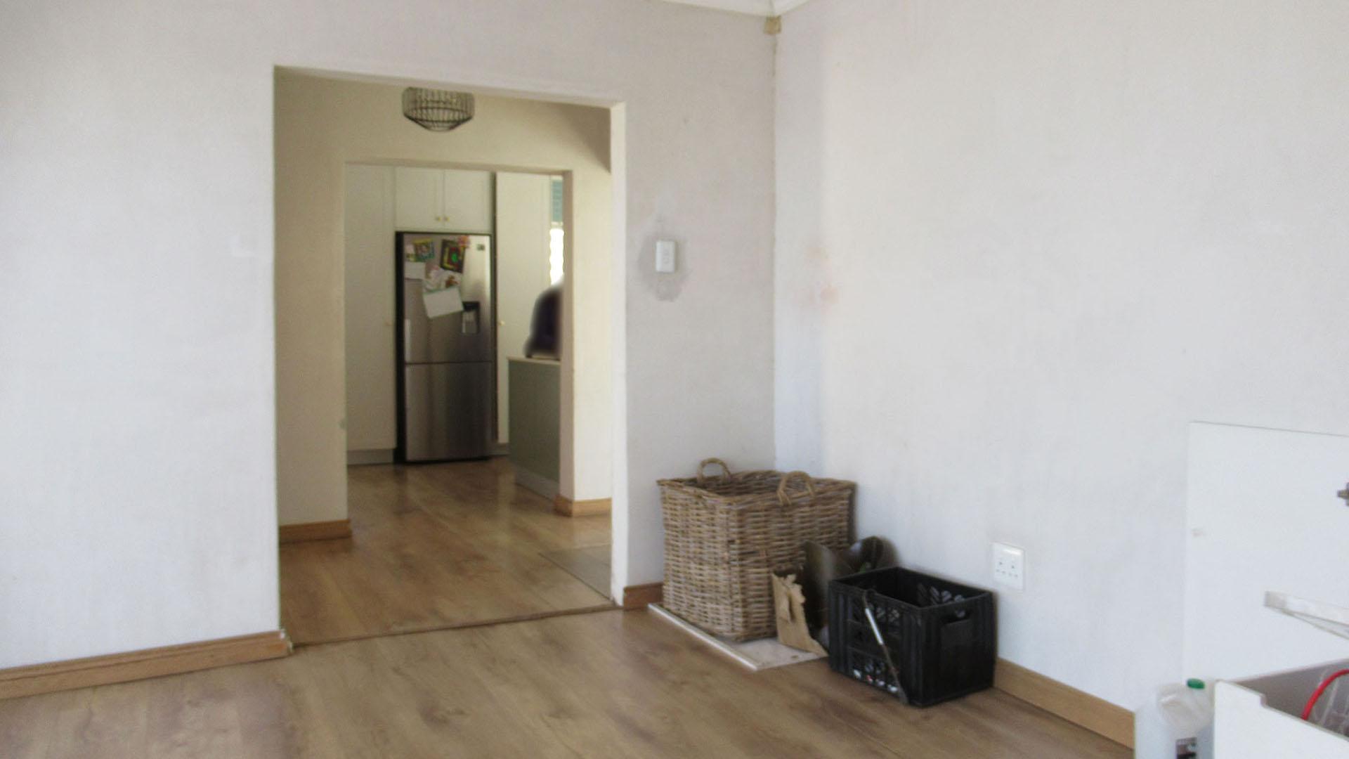 Lounges - 34 square meters of property in Wilropark