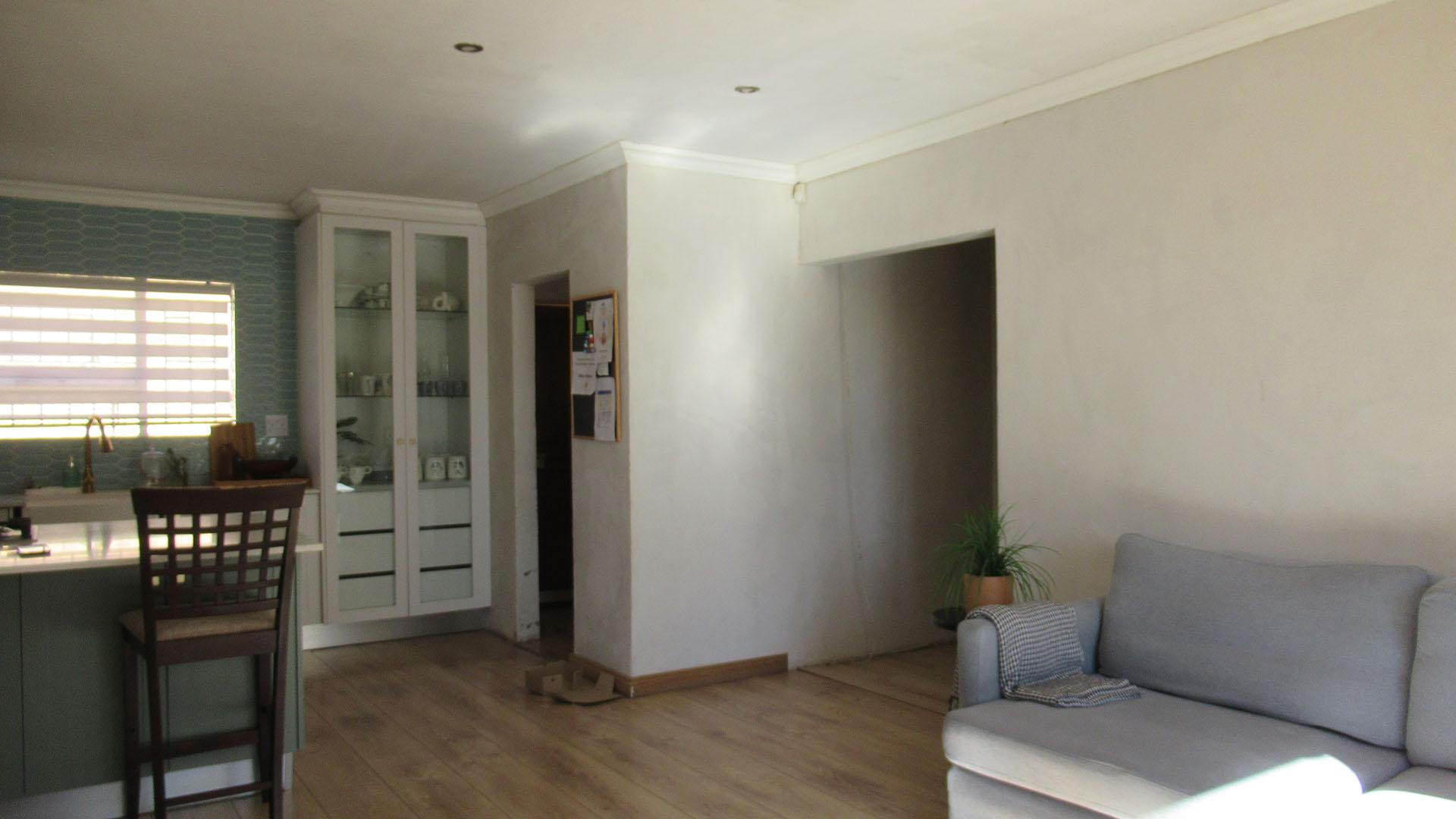 Lounges - 34 square meters of property in Wilropark