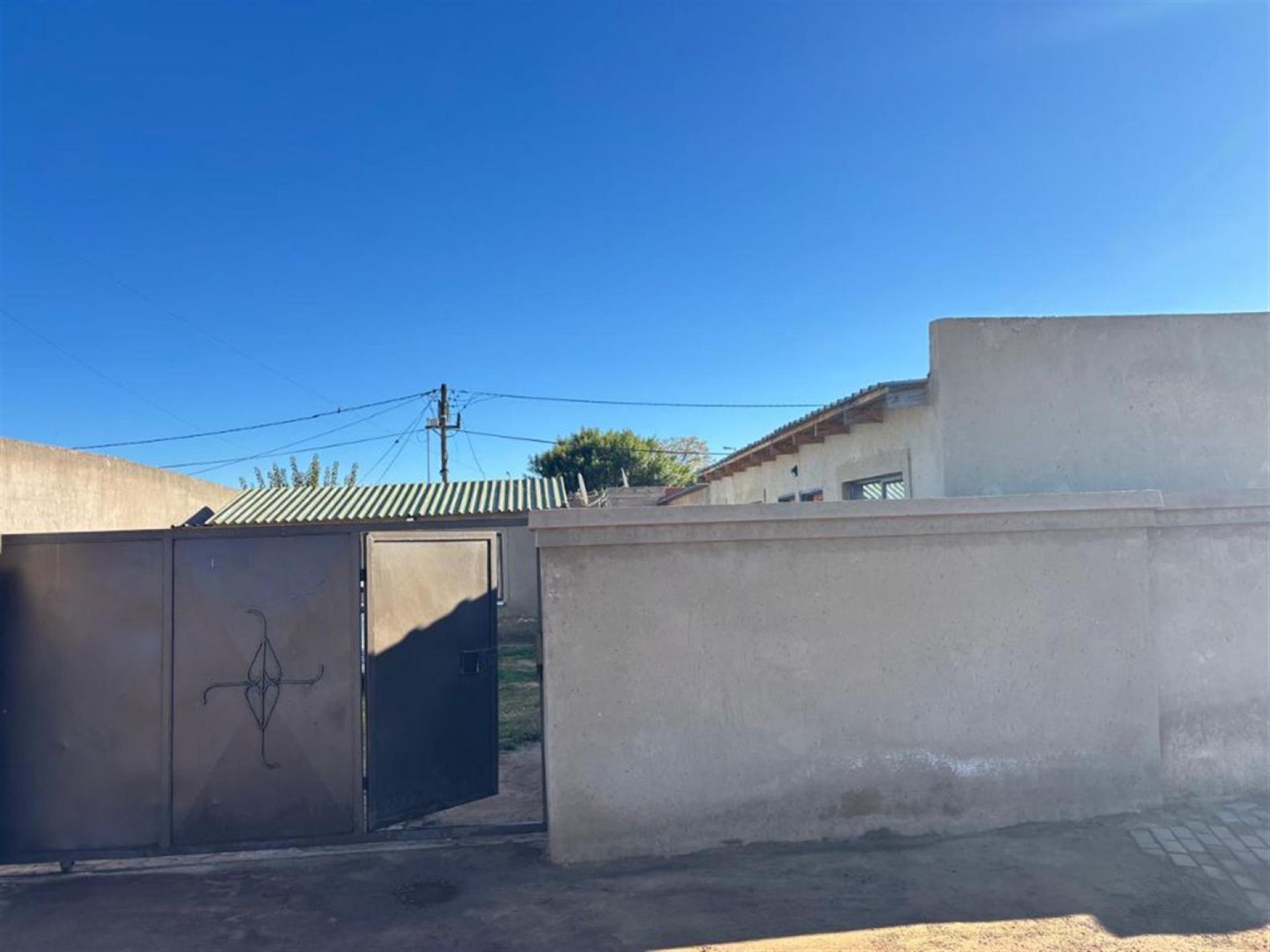 Front View of property in Slovoville