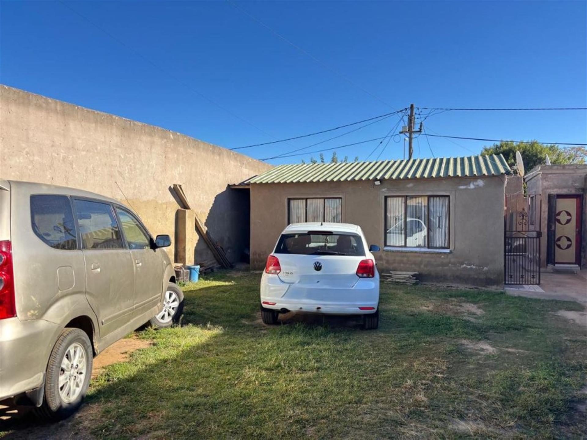 Front View of property in Slovoville