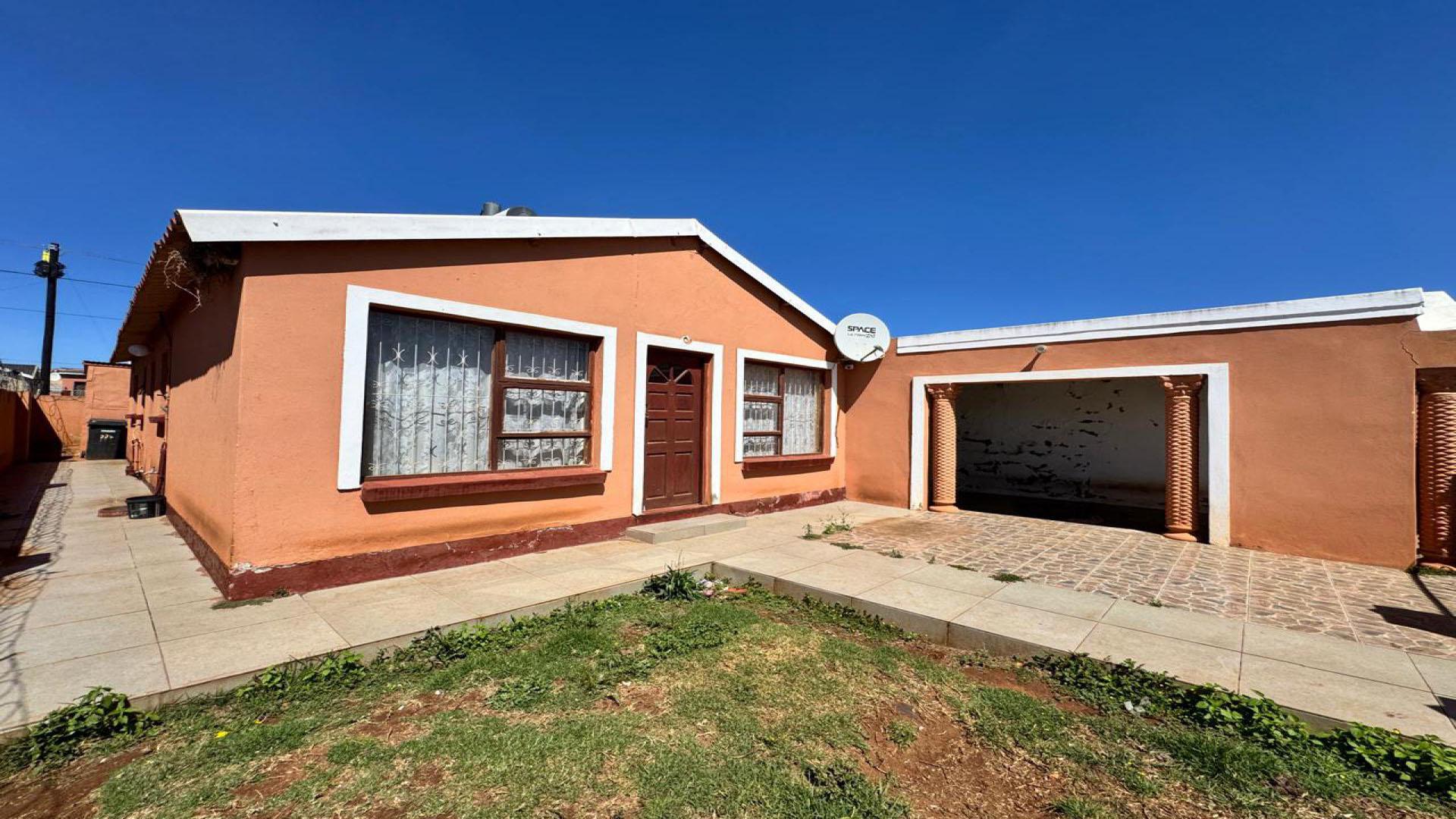 Front View of property in Kwa Nobuhle 