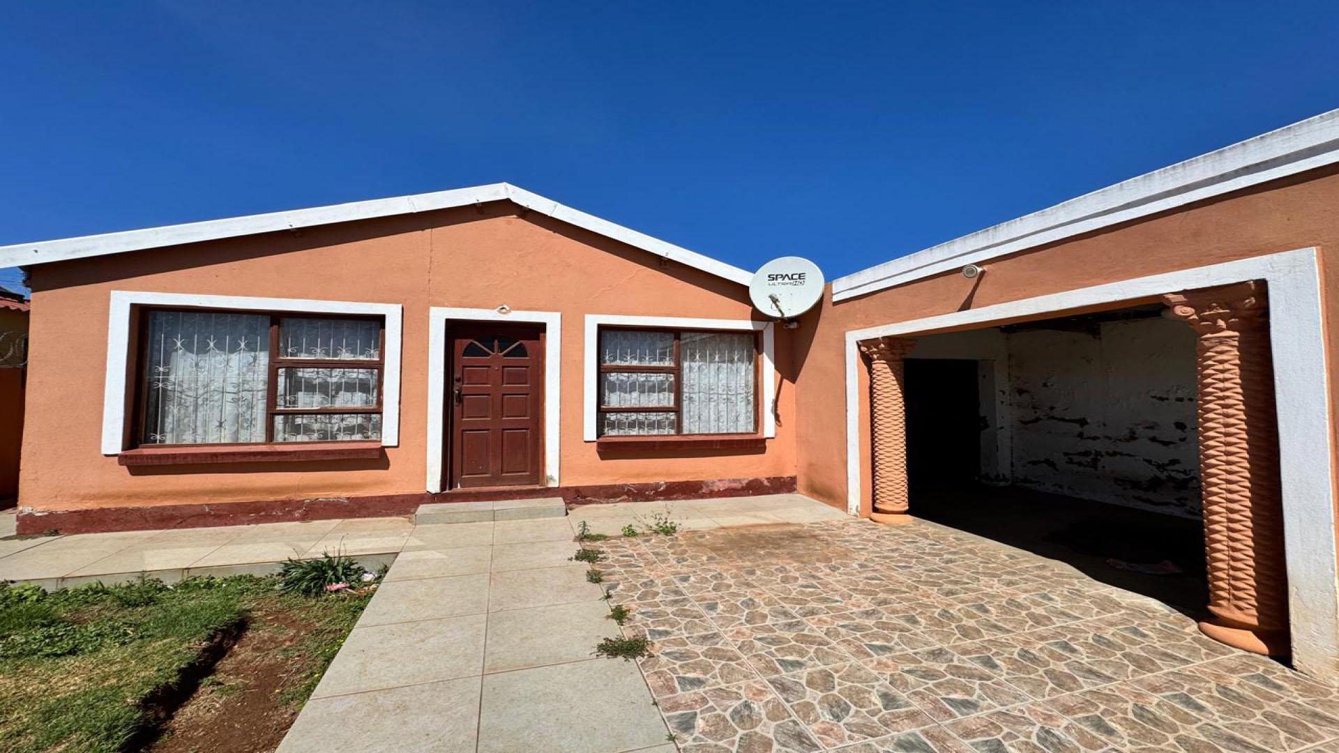 Front View of property in Kwa Nobuhle 