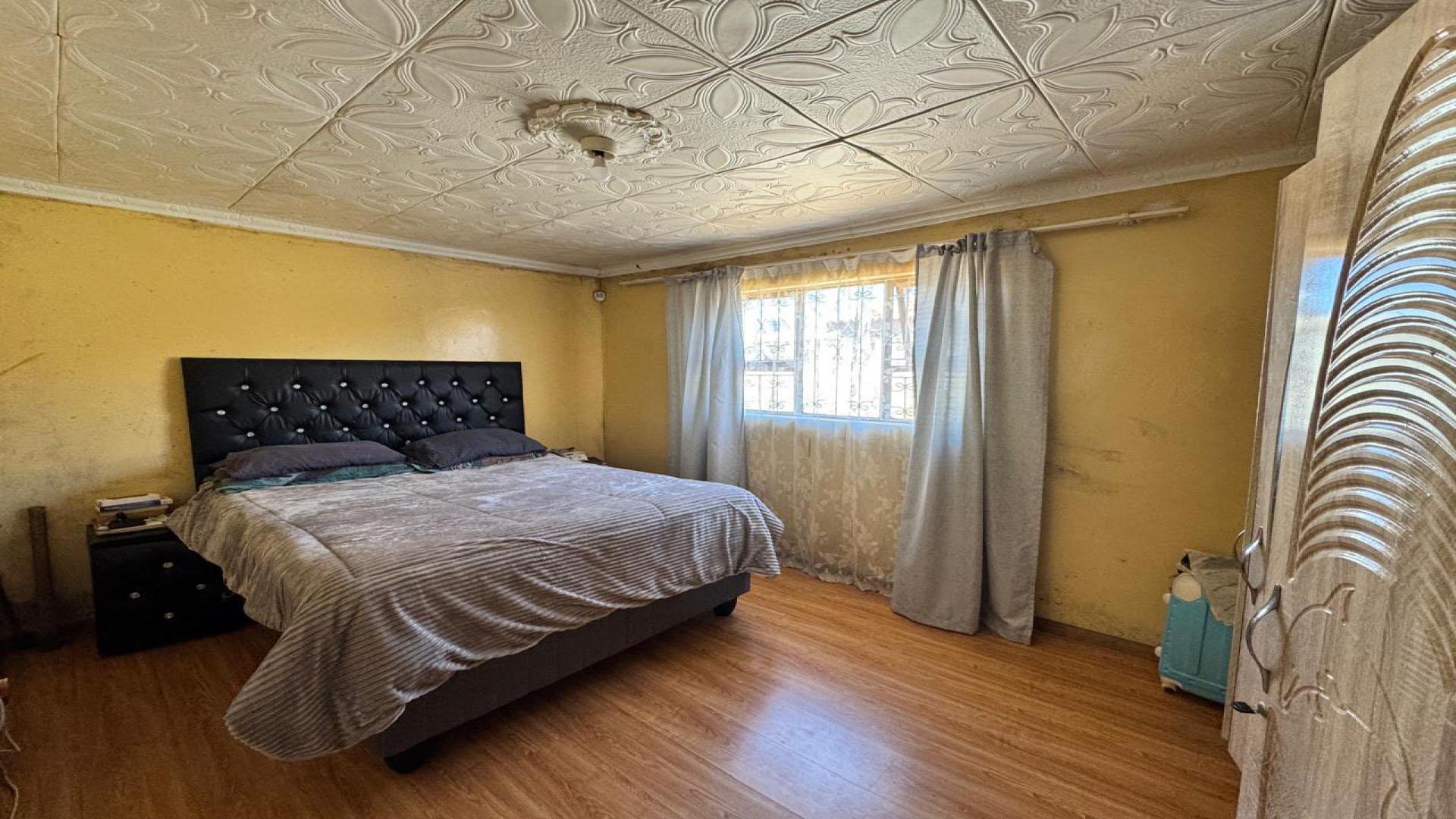 Bed Room 1 of property in Kwa Nobuhle 