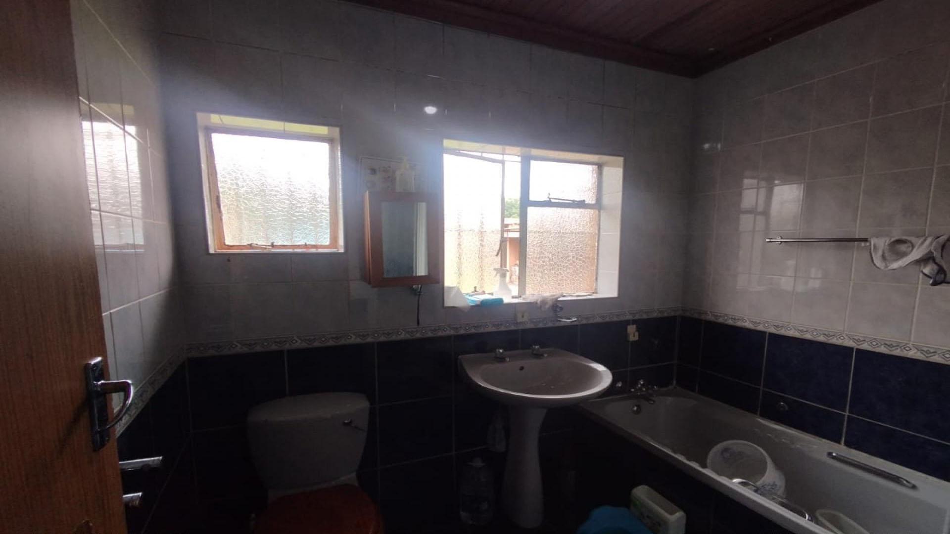 Bathroom 1 of property in Vanderbijlpark