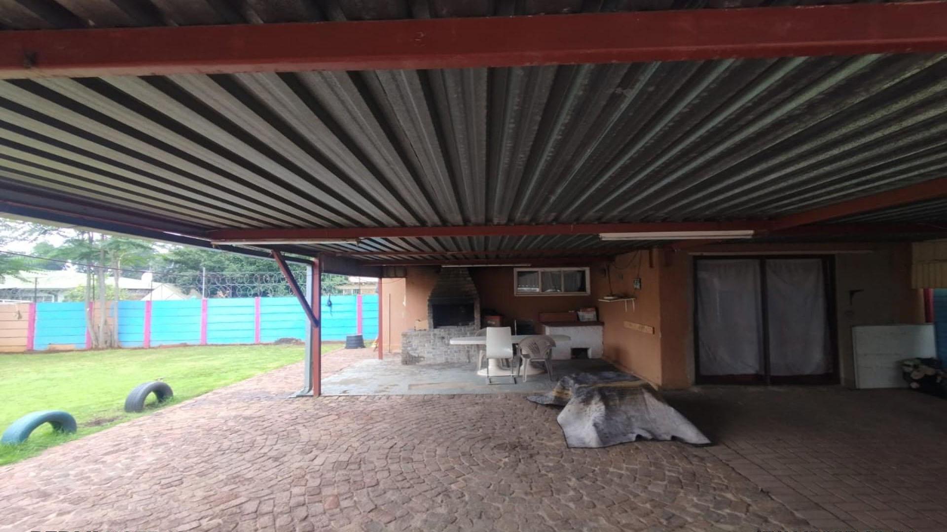 Carport  of property in Vanderbijlpark