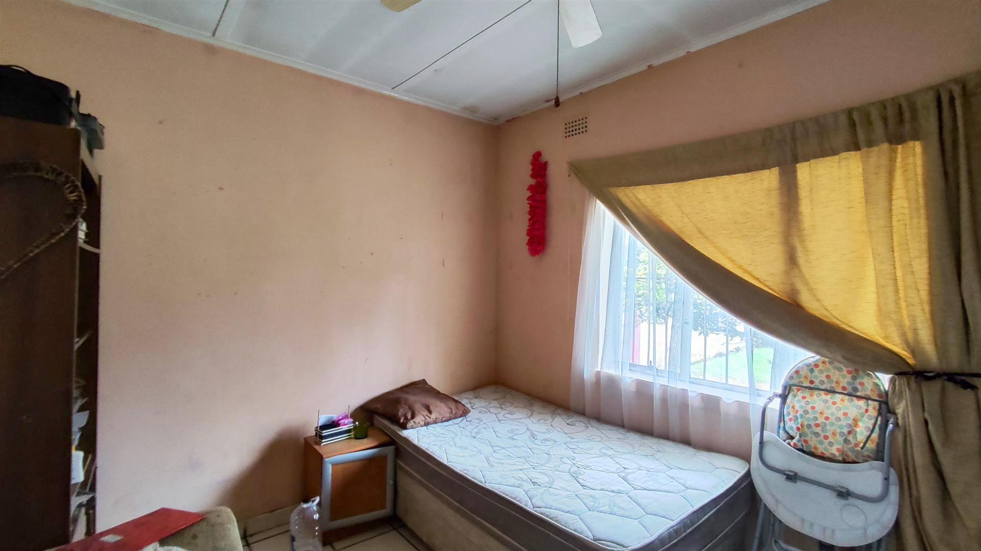 Bed Room 3 - 14 square meters of property in Vanderbijlpark