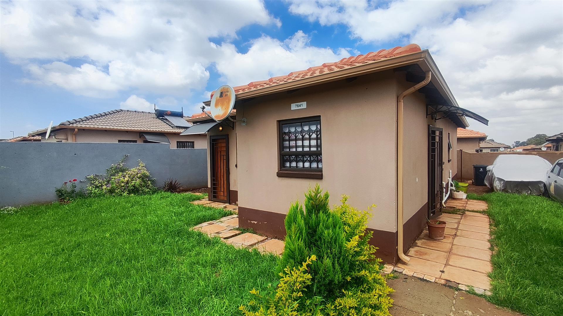 Front View of property in Dawn Park