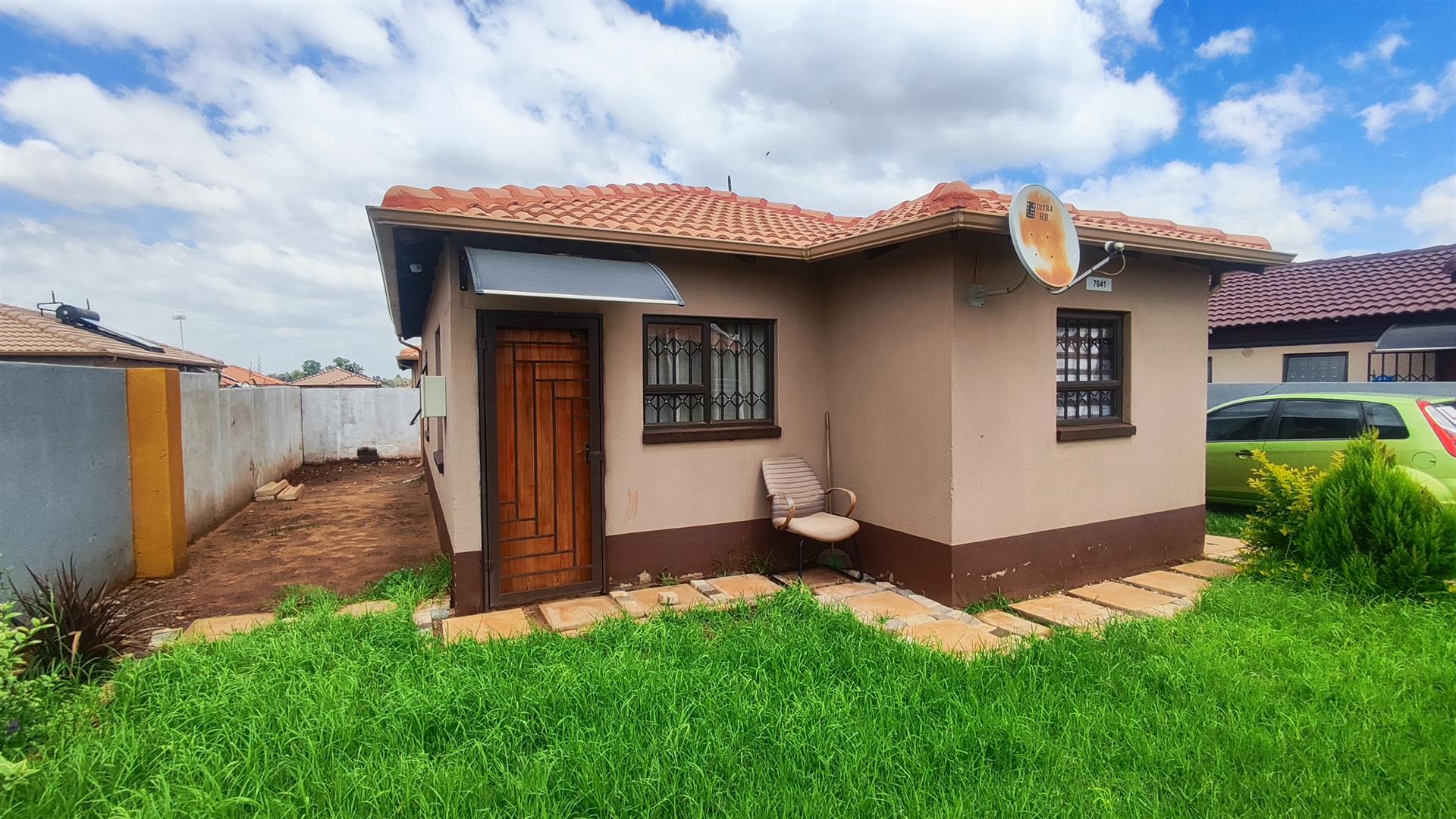 Front View of property in Dawn Park
