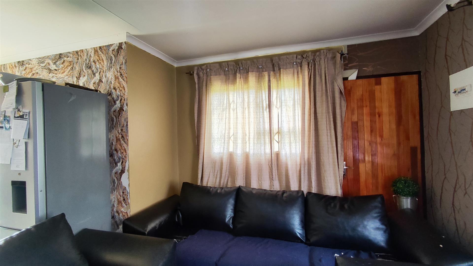 Lounges - 19 square meters of property in Dawn Park