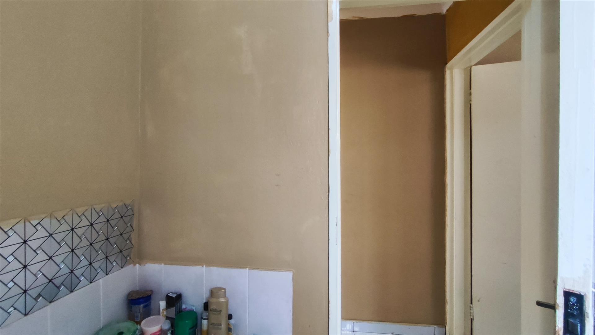 Bathroom 1 - 4 square meters of property in Dawn Park