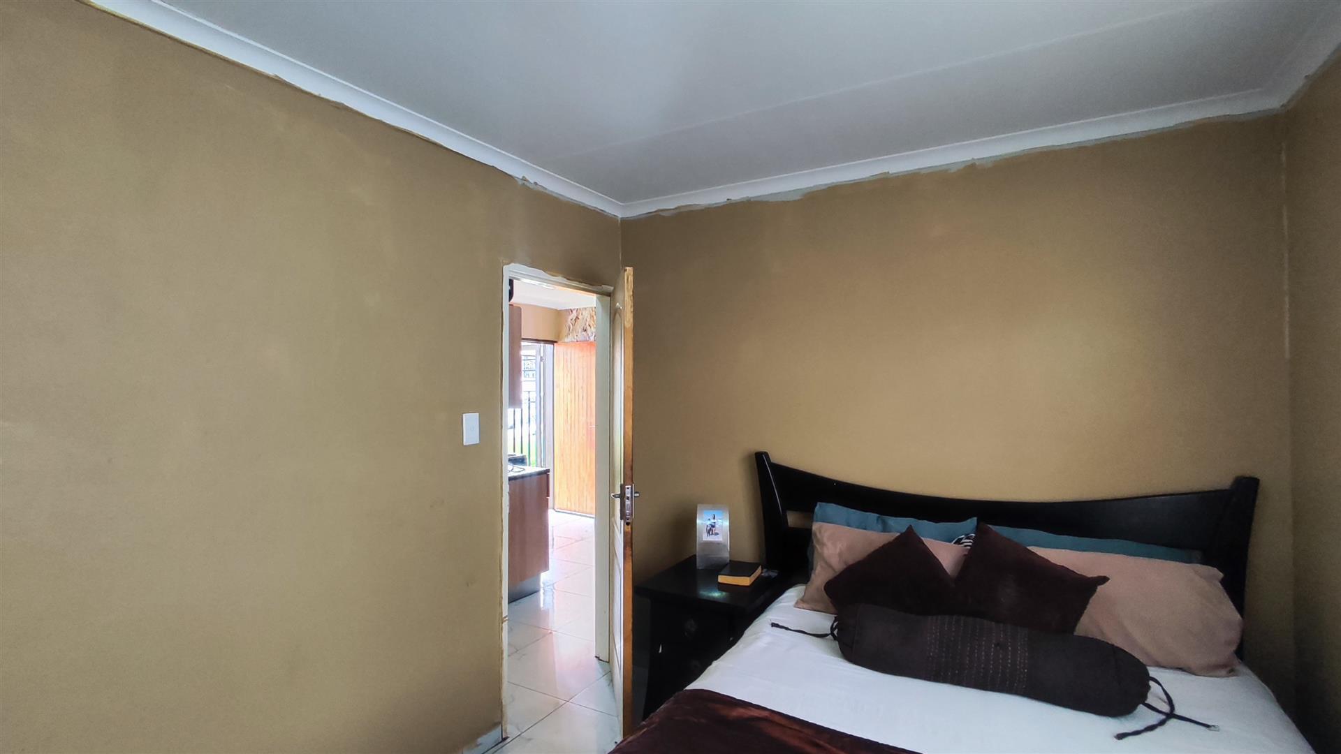 Main Bedroom - 16 square meters of property in Dawn Park