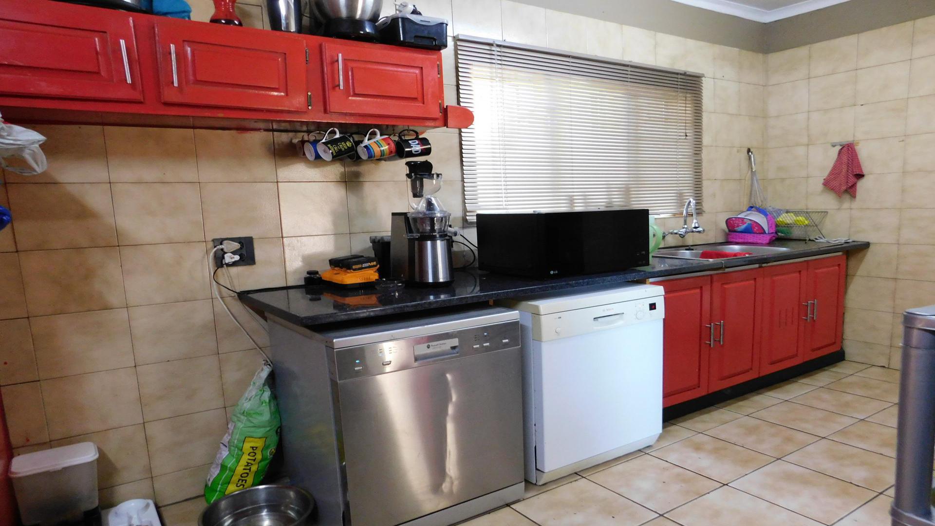 Kitchen of property in Constantiapark