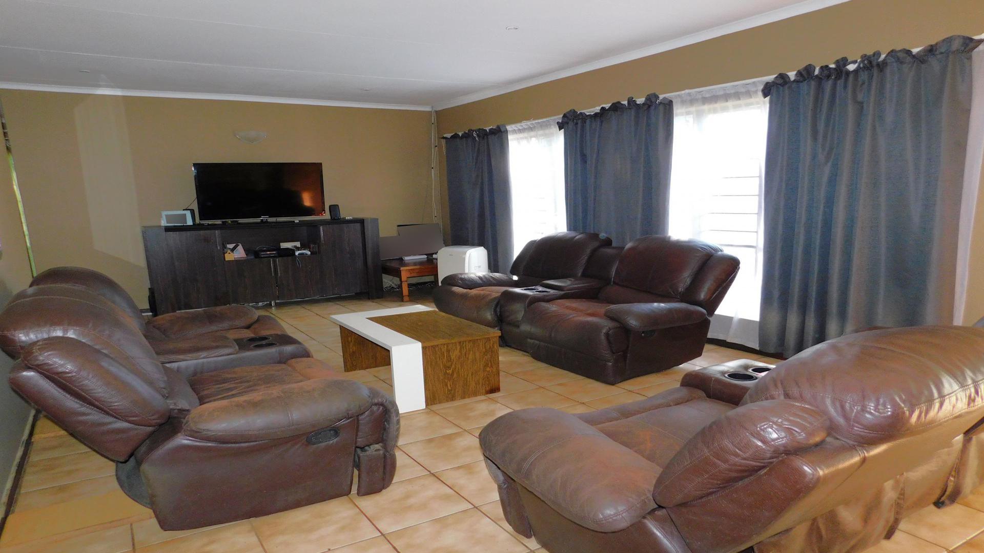Lounges of property in Constantiapark