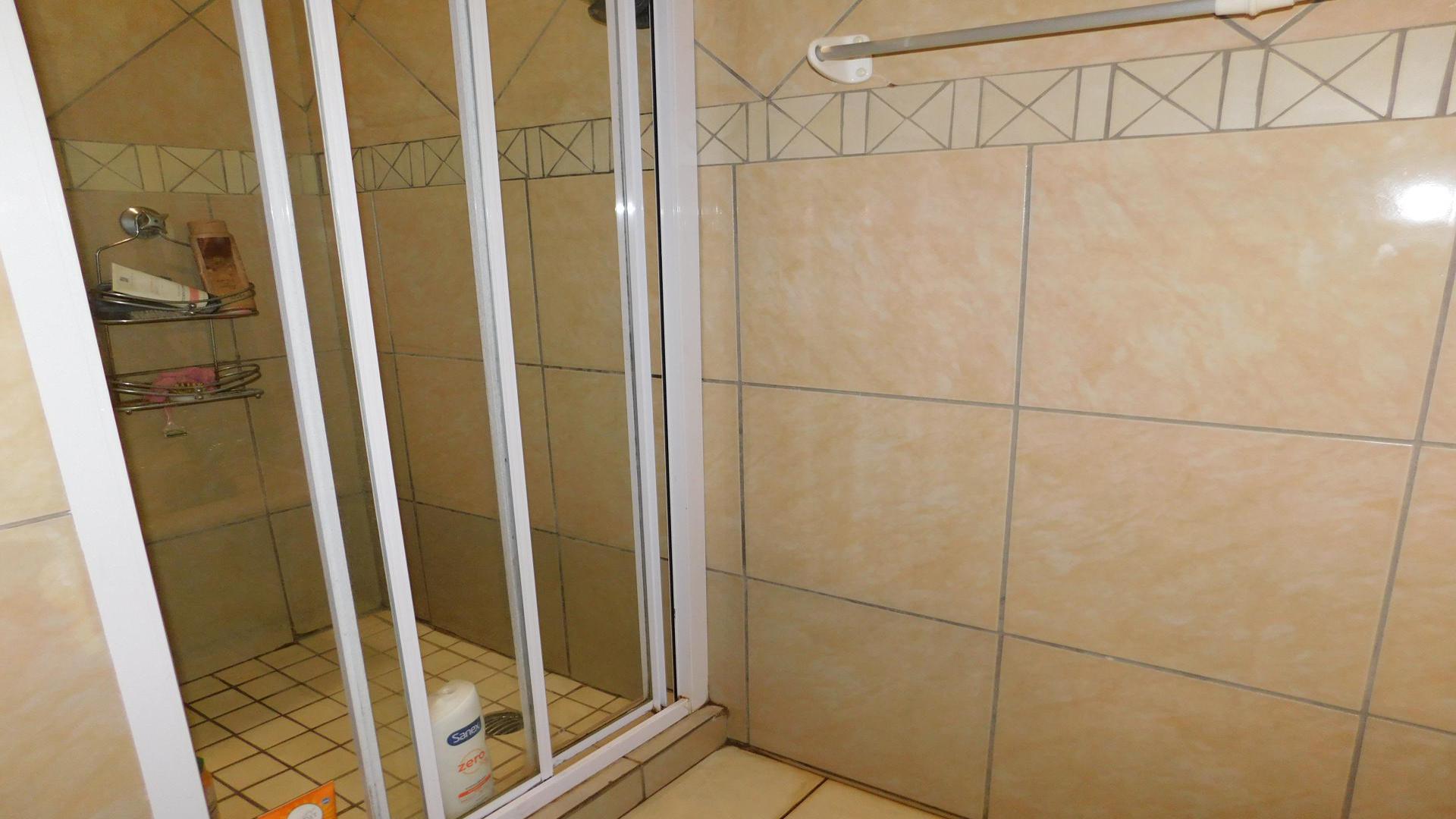 Bathroom 3+ of property in Constantiapark
