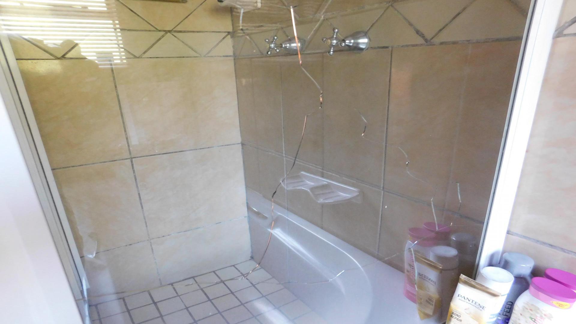 Bathroom 2 of property in Constantiapark