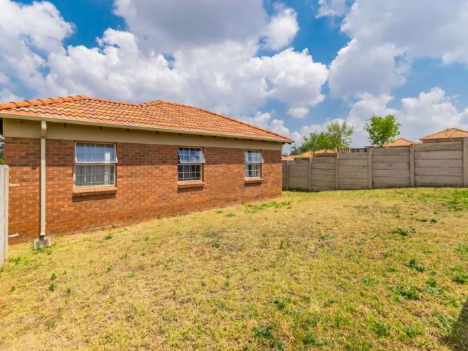 3 Bedroom House for Sale For Sale in Olievenhoutbos - MR668394